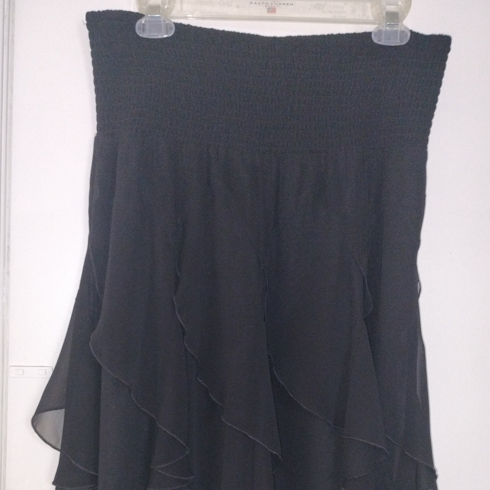 Black pointed hem skirt